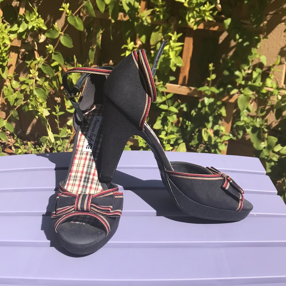 American Eagle Preppy Heels; 8